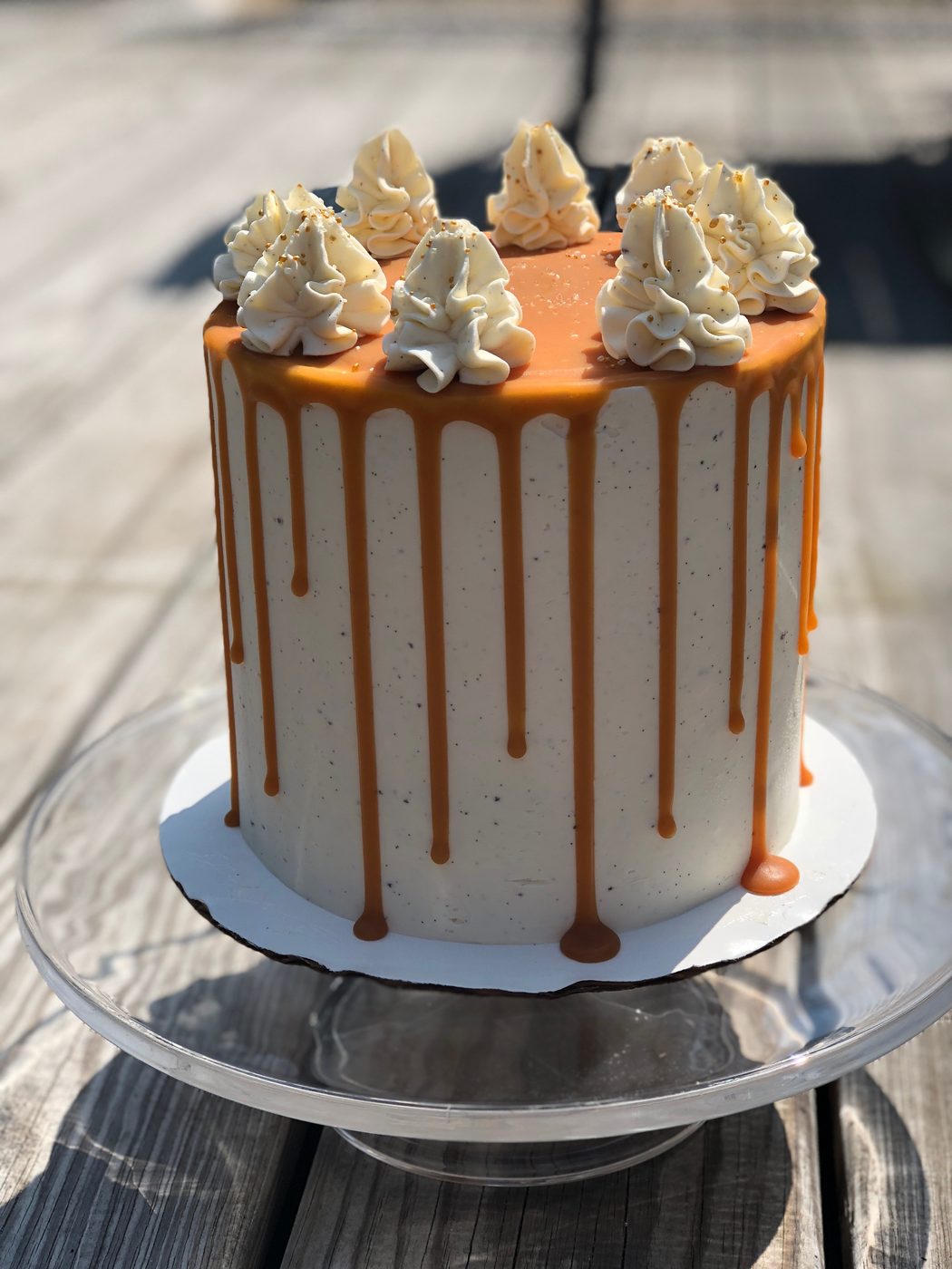 Vanilla cake with caramel drip